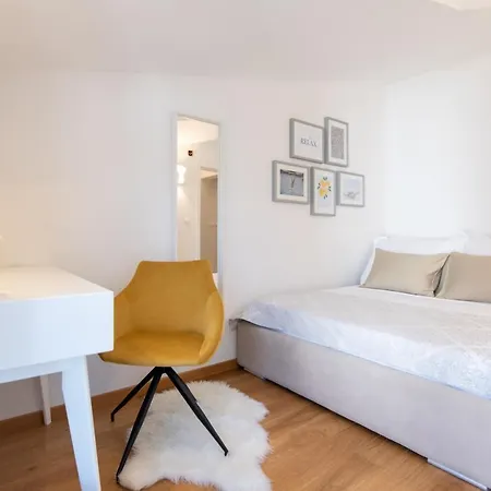 Belmat アパート トロギール