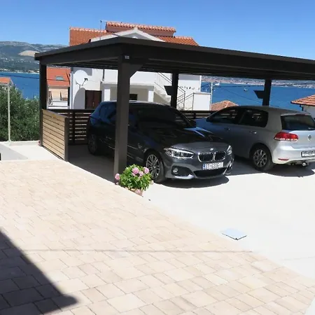 Belmat شقة تروغير